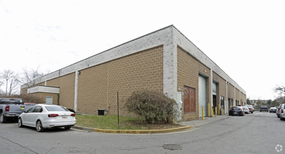 9215 51st Ave, College Park, MD for lease - Primary Photo - Image 1 of 5