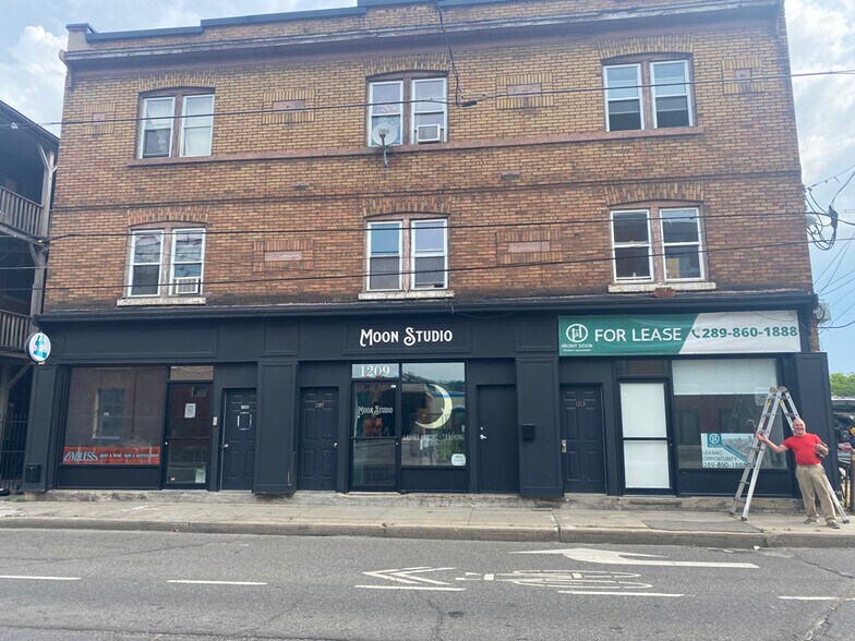 1203-1215 Cannon St E, Hamilton, ON à vendre - Photo du bâtiment - Image 1 de 1