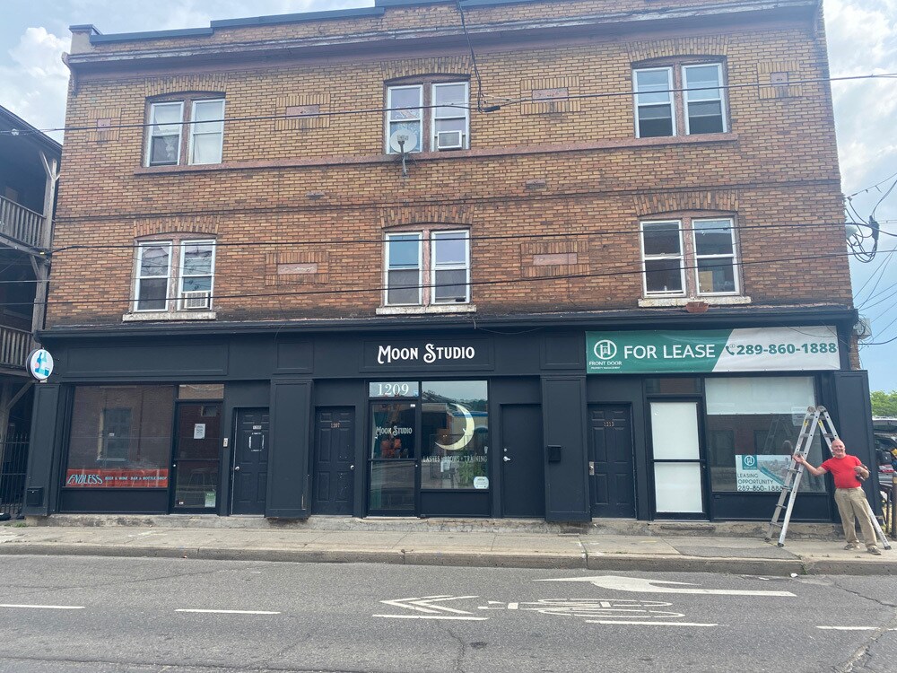 1203-1215 Cannon St E, Hamilton, ON à vendre Photo du bâtiment- Image 1 de 1