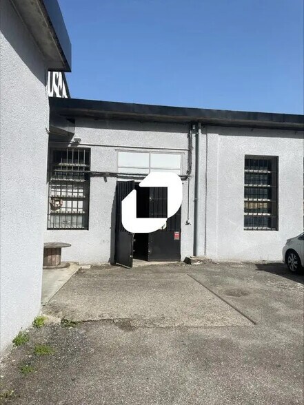 Flex in Voiron for lease - Building Photo - Image 1 of 6