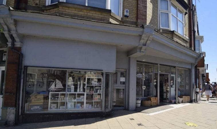 25-27 Bridge St, Bridlington à louer - Photo du bâtiment - Image 2 de 2