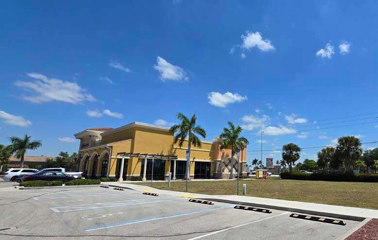 22941 Lyden Dr, Estero, FL à louer Photo du bâtiment- Image 1 de 5