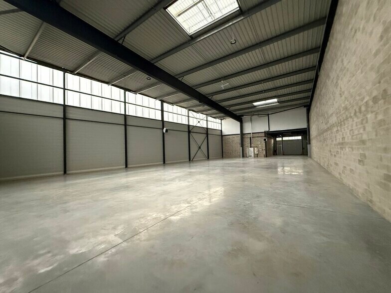Flex in Stains for lease - Building Photo - Image 2 of 11
