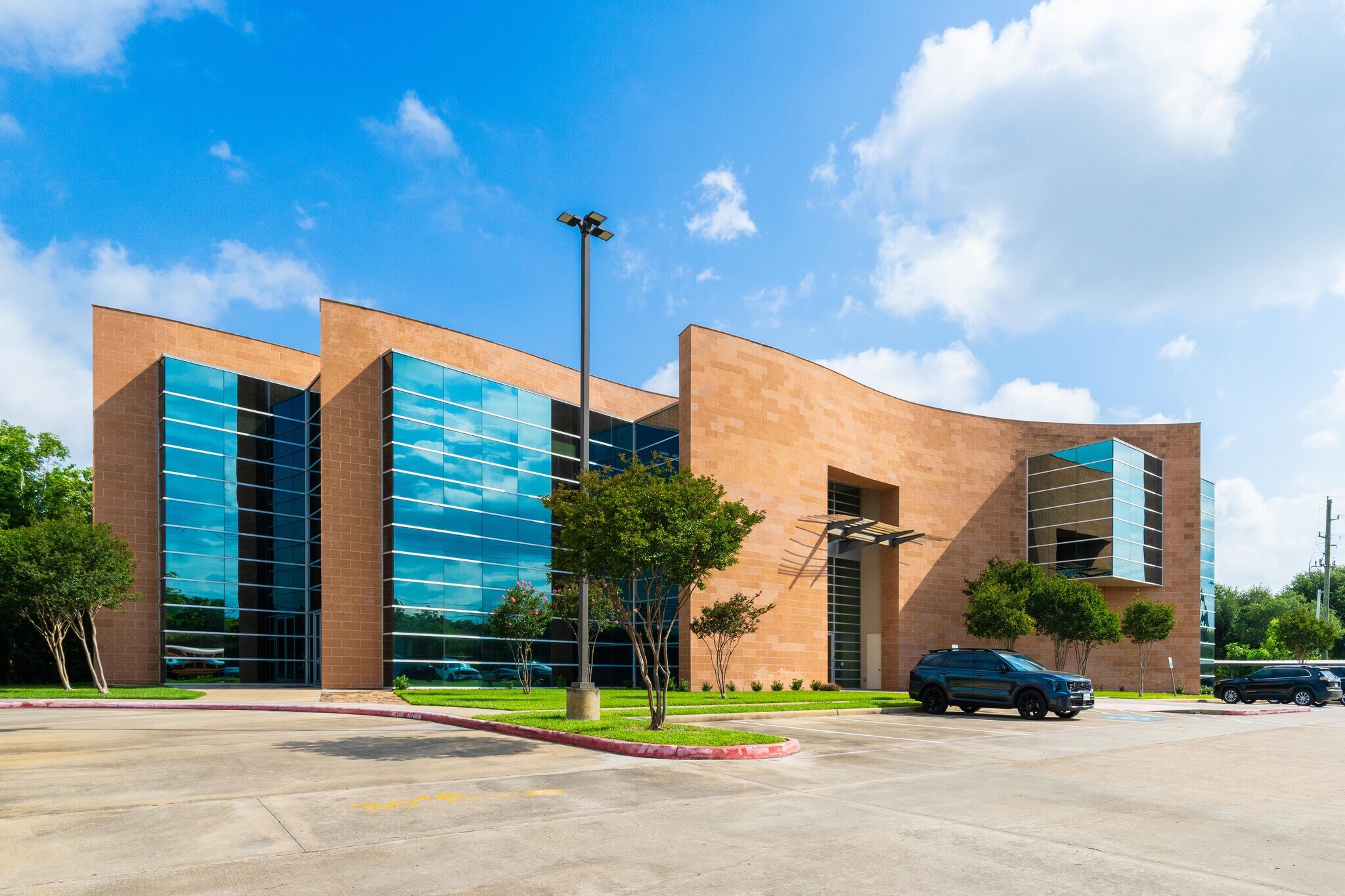 7840 N Sam Houston Pky W, Houston, TX for lease Building Photo- Image 1 of 32