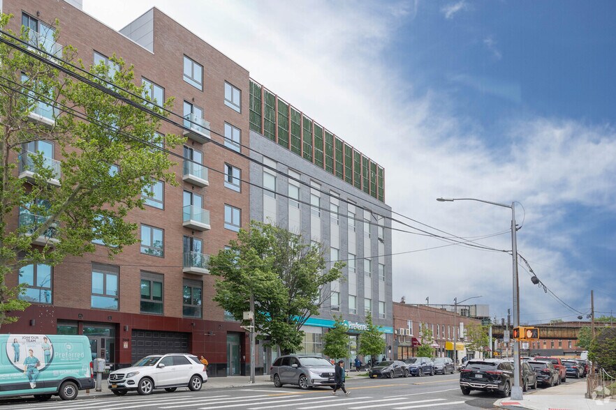 2357 60th St, Brooklyn, NY à louer - Photo du bâtiment - Image 2 de 5
