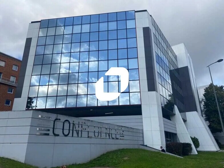 Bureau dans Cergy à louer - Photo du bâtiment - Image 1 de 16