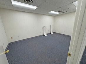 4990 Frolich Ln, Hyattsville, MD for lease Interior Photo- Image 2 of 3