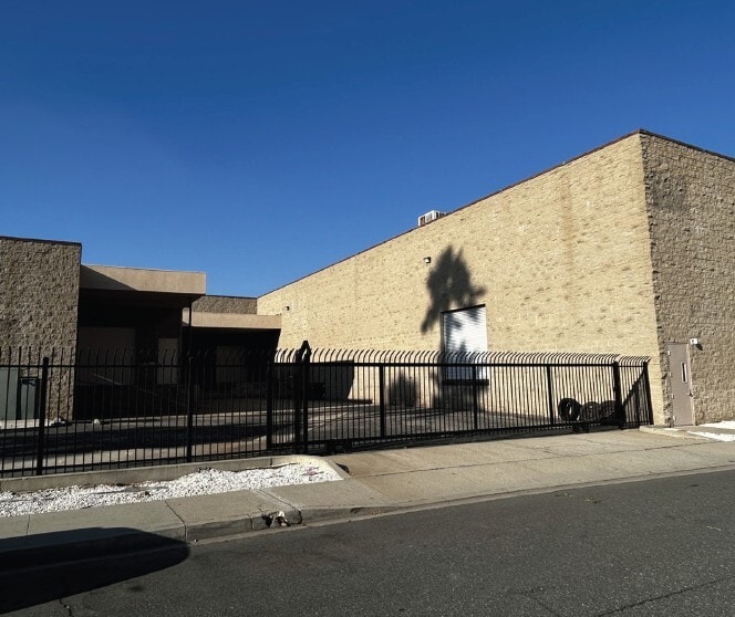 645 W Holt Blvd, Ontario, CA for sale - Building Photo - Image 2 of 3