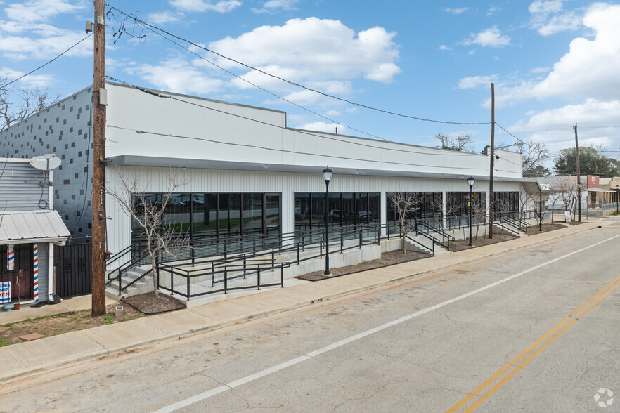 2406 Main St, Waller, TX for lease - Building Photo - Image 2 of 17