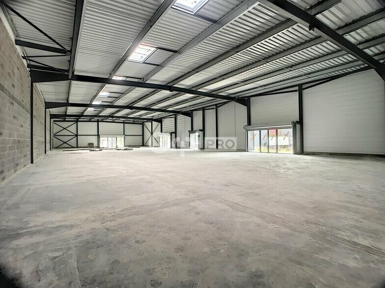 Retail in Anse for lease - Interior Photo - Image 1 of 8