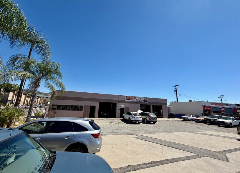 4195-4197 N Sierra Way, San Bernardino, CA à vendre - Photo du bâtiment - Image 2 de 4