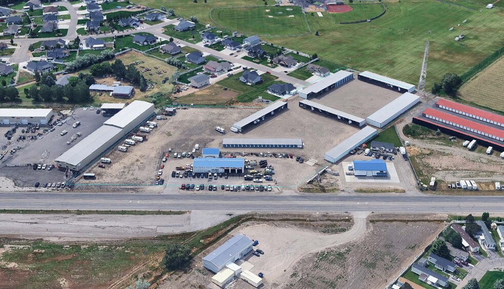 Yellowstone Industrial / Storage portfolio of 2 properties for sale on LoopNet.ca - Building Photo - Image 1 of 5