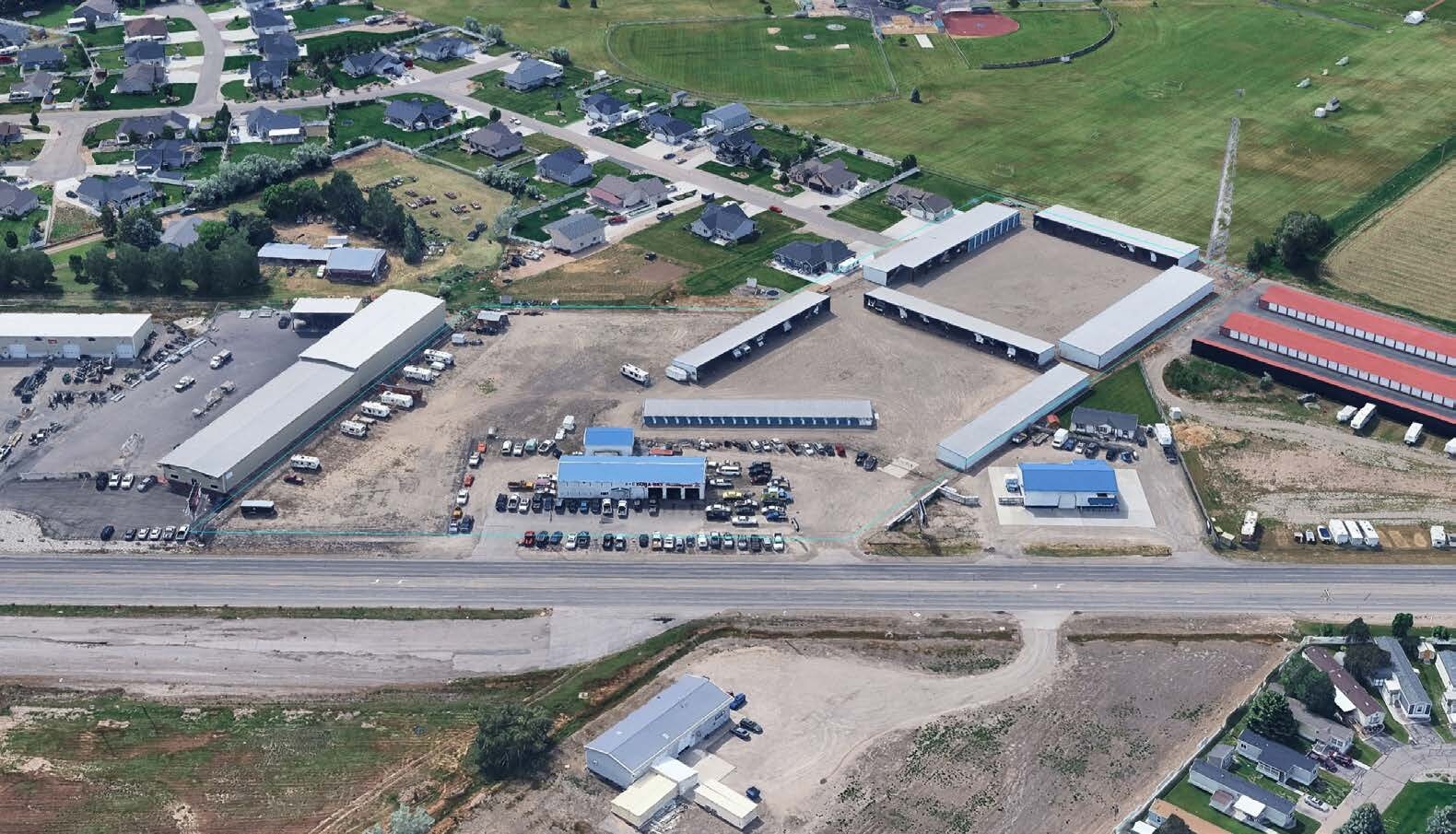 Yellowstone Industrial / Storage portefeuille de 2 propriétés à vendre sur LoopNet.ca Photo du bâtiment- Image 1 de 6
