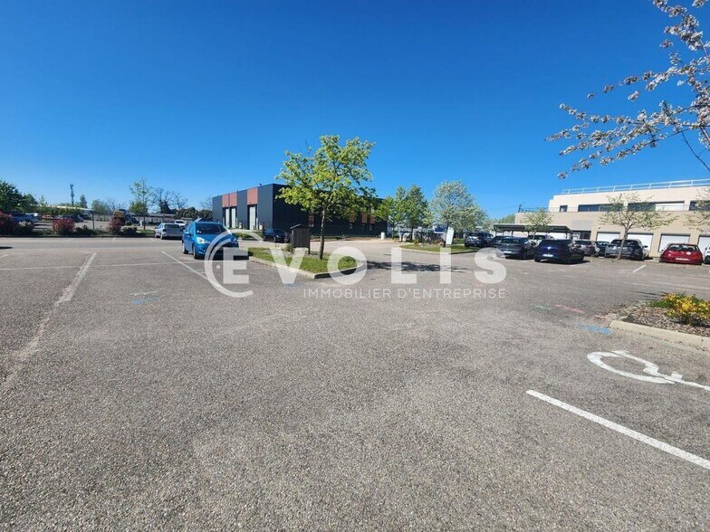 151 B Route De Grenoble, Saint-Priest for lease - Building Photo - Image 2 of 18