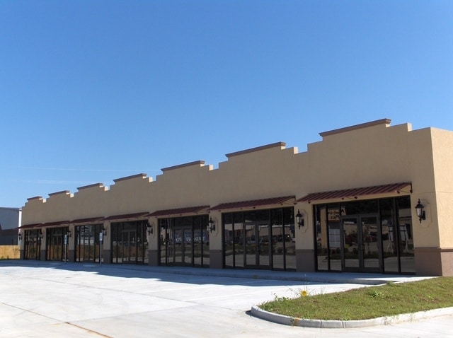 12524 Jefferson Hwy, Baton Rouge, LA à louer - Photo du bâtiment - Image 2 de 7