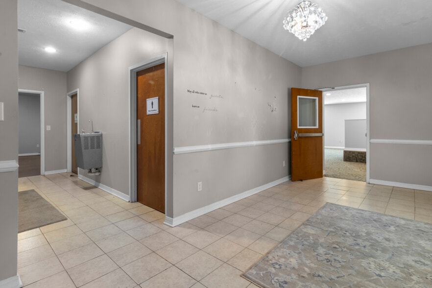 10540 Jessup Blvd, Carmel, IN à louer - Photo du bâtiment - Image 3 de 22