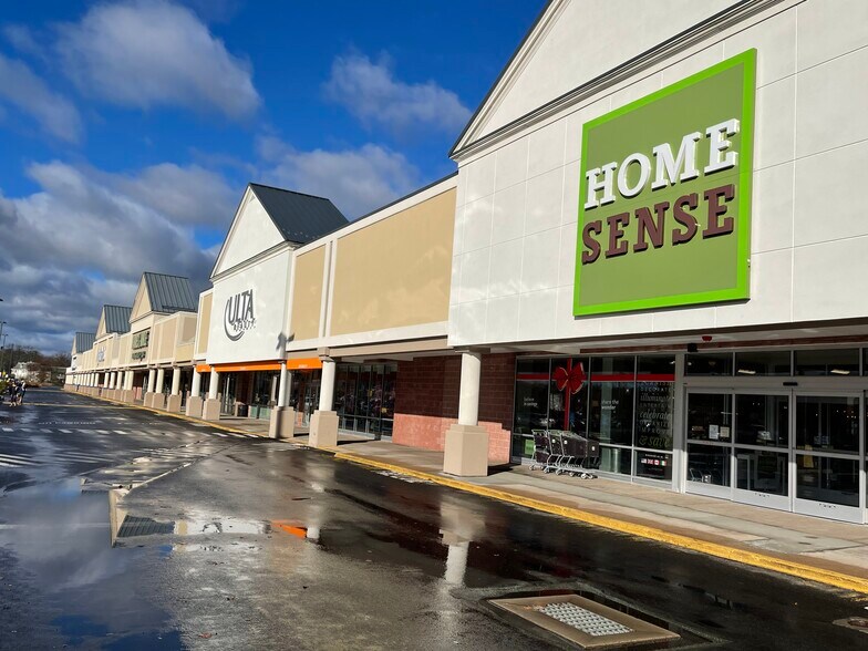 25 Hazard Ave, Enfield, CT à louer - Photo du bâtiment - Image 3 de 5