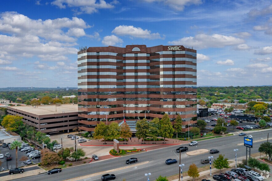 9311 San Pedro Ave, San Antonio, TX à louer - Photo du bâtiment - Image 2 de 12