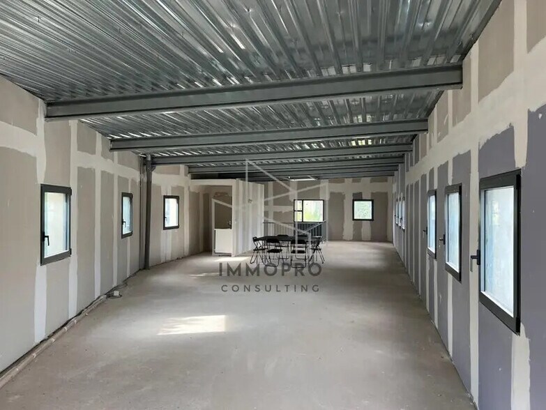 Bureau dans Évreux à vendre - Photo du bâtiment - Image 2 de 7