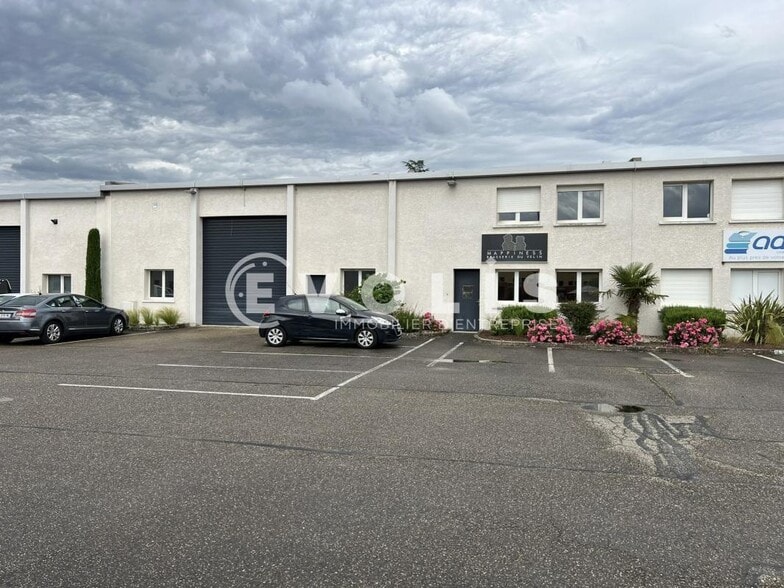 Flex in Décines-Charpieu for lease - Building Photo - Image 1 of 37