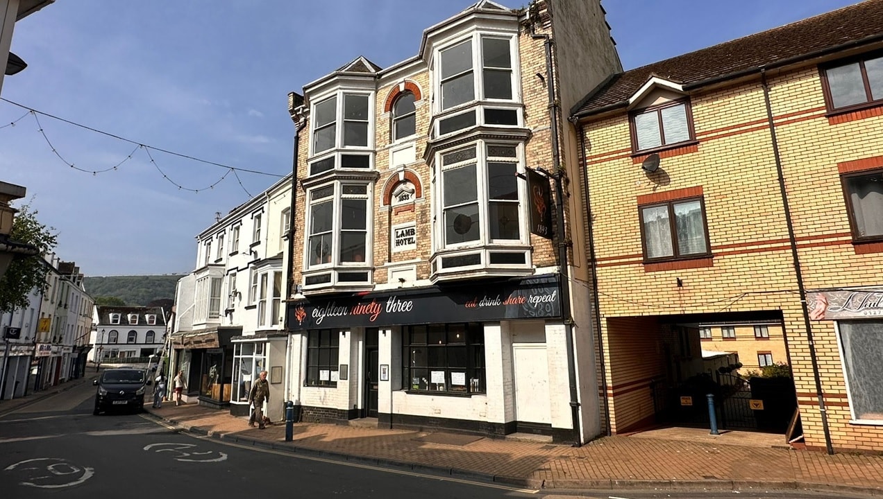 59 High St, Ilfracombe for lease Interior Photo- Image 1 of 10