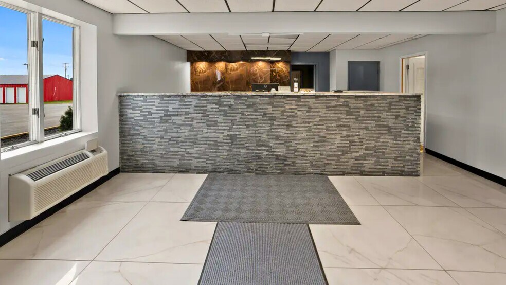 30 Access Hwy, Caribou, ME à vendre - Photo intérieure - Image 2 de 5