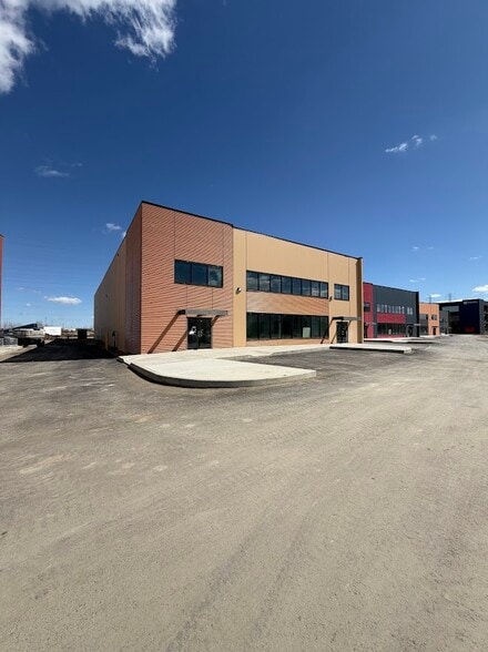 5035 28 St NW, Edmonton, AB for lease - Building Photo - Image 3 of 8