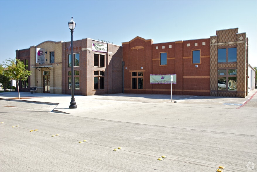 206 N Oak St, Roanoke, TX for sale - Building Photo - Image 3 of 17