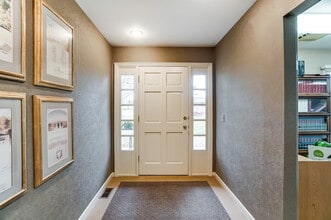 1354 N Monroe Dr, Xenia, OH à vendre Photo intérieure- Image 1 de 19