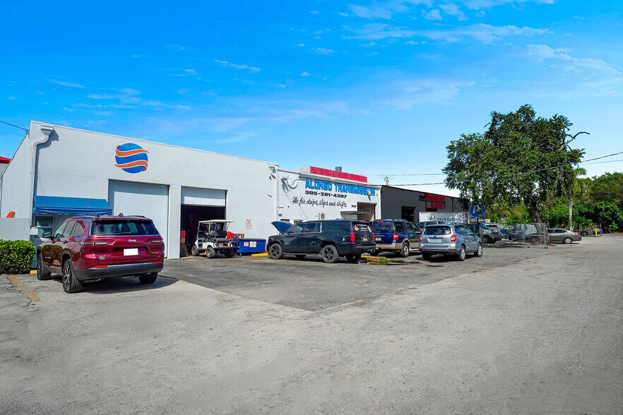 7007 SW 13th Ter, Miami, FL à vendre - Photo du bâtiment - Image 1 de 35