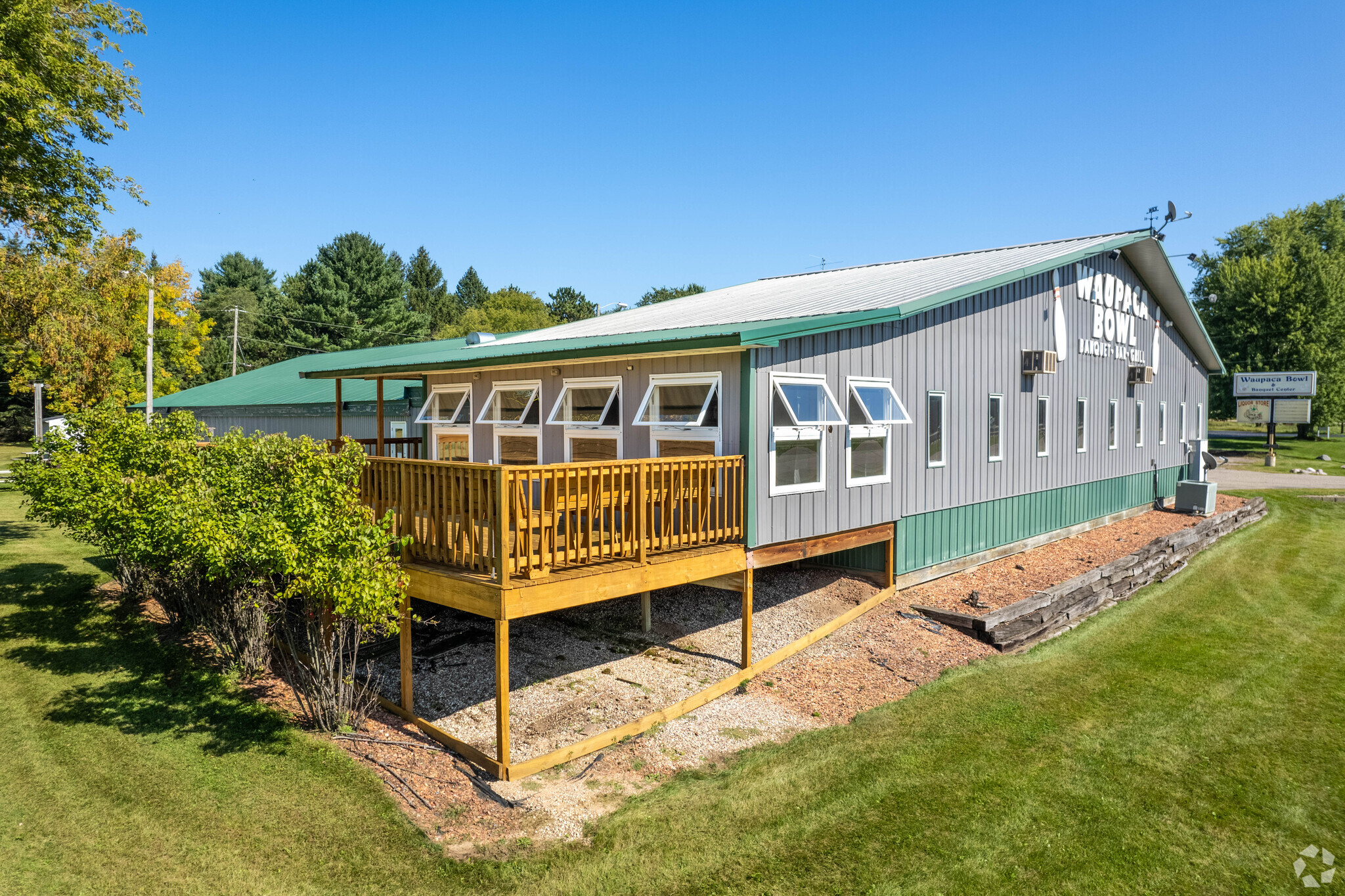 810 Bowling Ln, Waupaca, WI for sale Primary Photo- Image 1 of 21