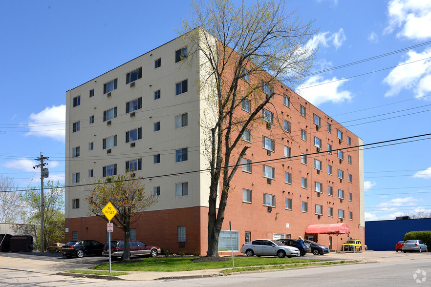 4960 Ridge Ave, Cincinnati, OH à louer - Photo du bâtiment - Image 3 de 3