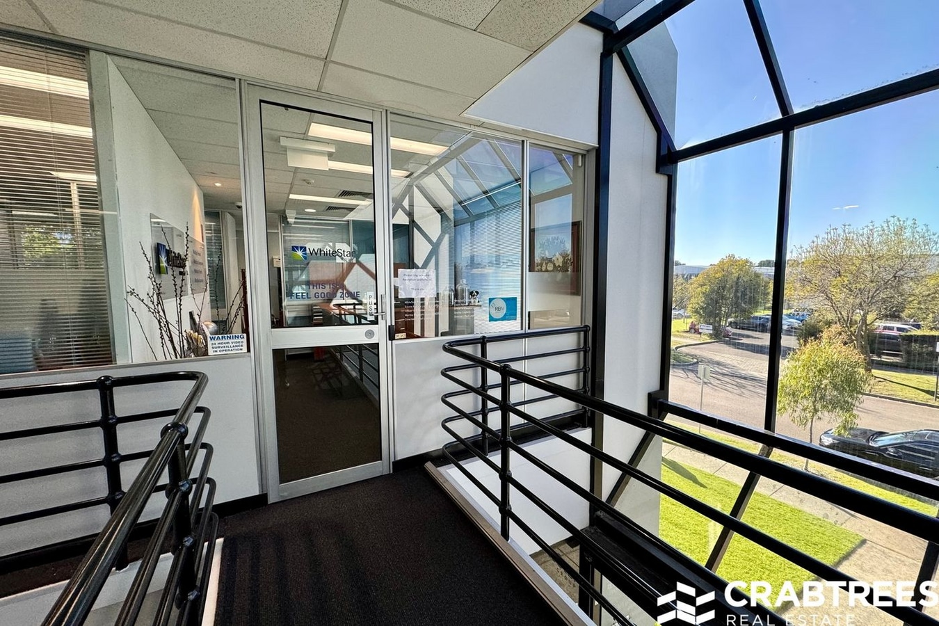 1 Redwood Dr, Notting Hill, VIC 3168 - Unité B - - Photo intérieure - Image 1 of 9