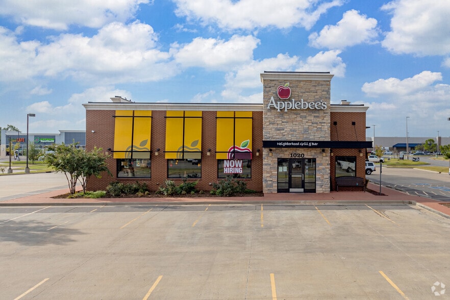 1020 E State Highway 152, Mustang, OK à louer - Photo du bâtiment - Image 2 de 3