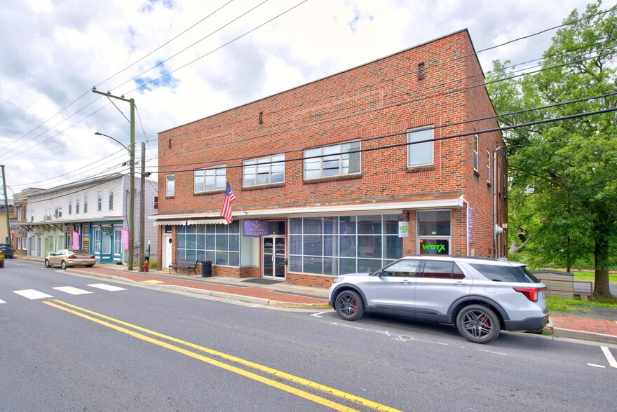 162-166 N Main St, Broadway, VA à vendre - Photo du bâtiment - Image 2 de 44