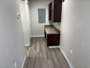 202 N Park Ave, Apopka, FL for lease Interior Photo- Image 1 of 5