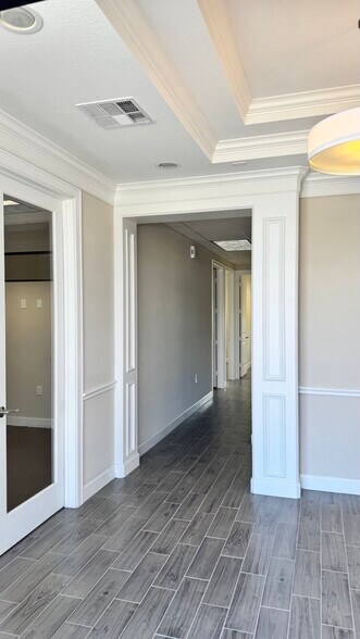 12440 Emily Ct, Sugar Land, TX for lease - Interior Photo - Image 2 of 19