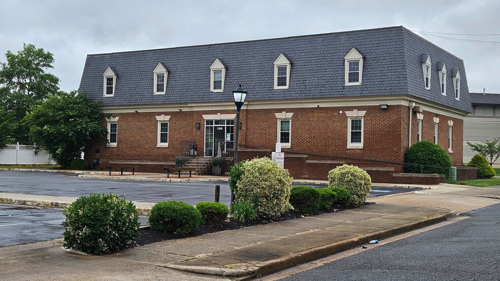 1300 Thornton St, Fredericksburg, VA for lease - Building Photo - Image 1 of 1
