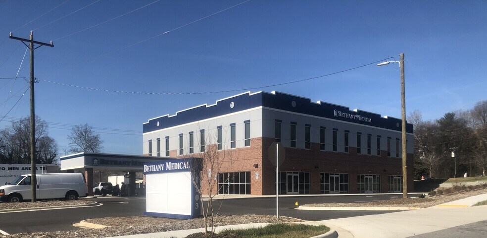 1103 D St, North Wilkesboro, NC à louer - Photo principale - Image 1 de 5