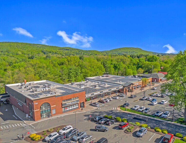 710-716 Hopmeadow St, Simsbury, CT à vendre - Photo du bâtiment - Image 1 de 10