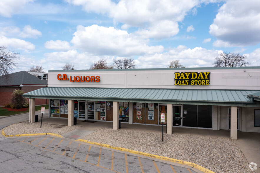 350 S Bolingbrook Dr, Bolingbrook, IL for lease - Building Photo - Image 3 of 8