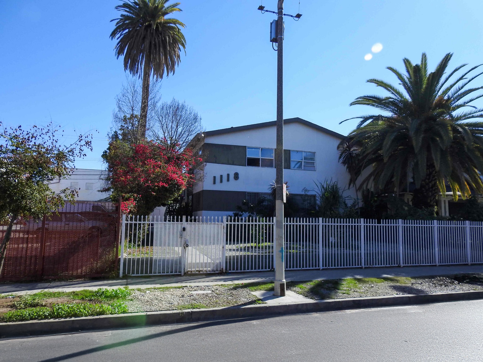 1118 S Lake, Los Angeles, CA for sale Building Photo- Image 1 of 13
