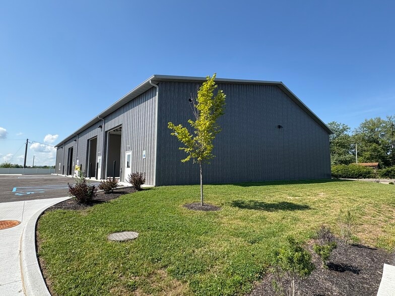 3914 Indianapolis Rd, Columbus, IN for lease - Building Photo - Image 2 of 3