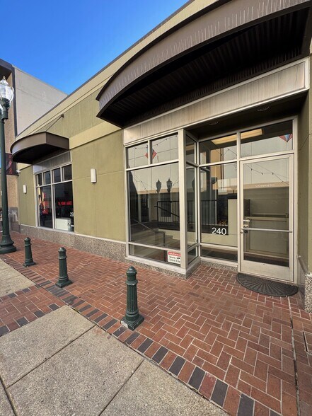 250 Main St, San Mateo, CA à louer - Photo du bâtiment - Image 2 de 14