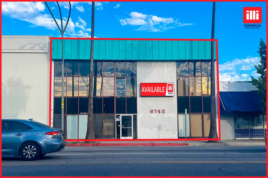6742 Van Nuys Blvd, Van Nuys, CA à louer - Photo du bâtiment - Image 1 de 7