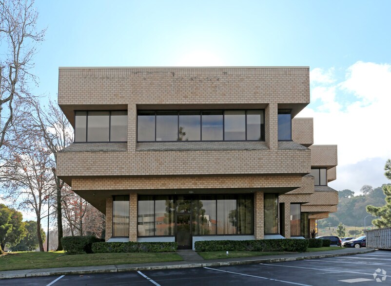 5870 Stoneridge Mall Rd, Pleasanton, CA à louer - Photo du bâtiment - Image 3 de 3