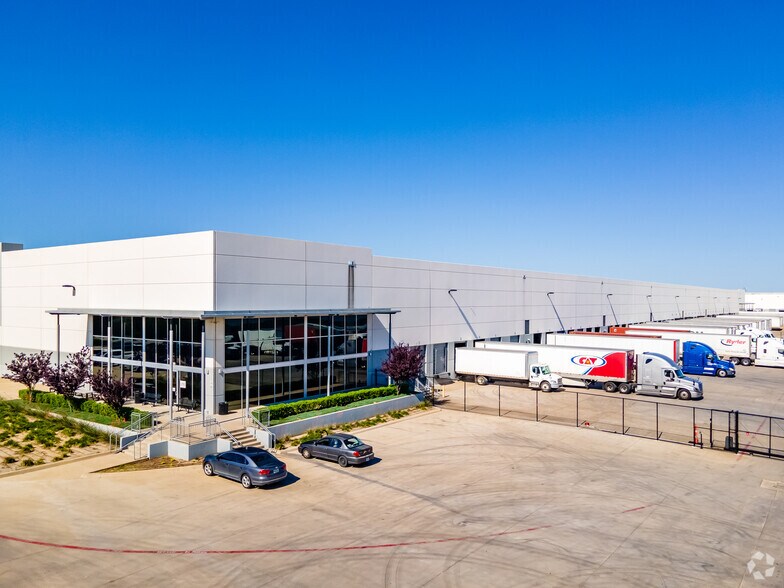 2250 Lion Country Pky, Grand Prairie, TX à louer - Photo du bâtiment - Image 2 de 17