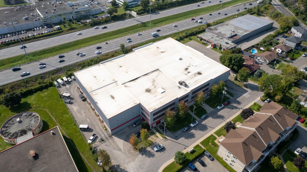 24 Carré Sicard, Sainte-therese, QC for sale Primary Photo- Image 1 of 1