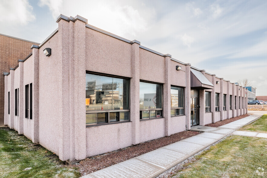 1400 Rte Transcanadienne, Dorval, QC à louer - Photo du bâtiment - Image 2 de 8