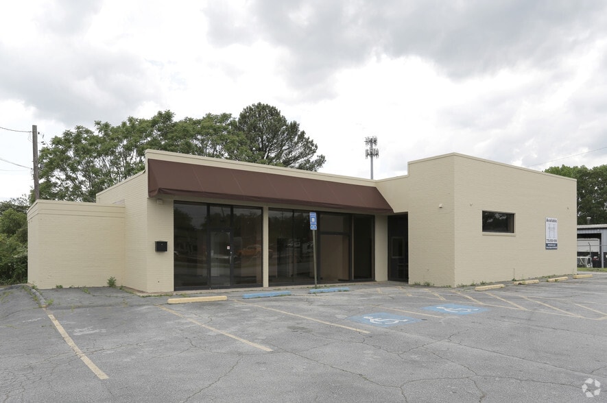 438 Porsche Dr, Hapeville, GA for lease - Building Photo - Image 3 of 6